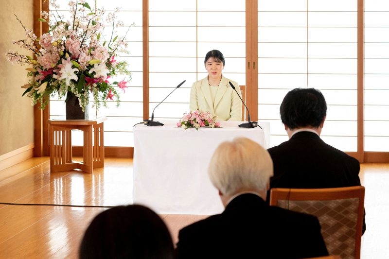 去年3月日本愛子公主在成年禮獨立記者會表現得體大方，圈了很多粉。路透