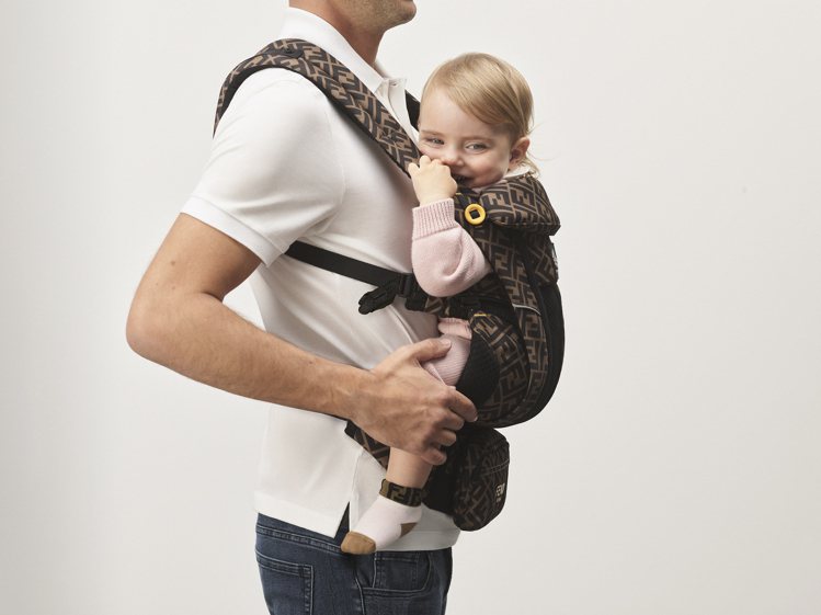 Ergobaby x FENDI Baby Carrier嬰兒背帶，價格店洽。圖...