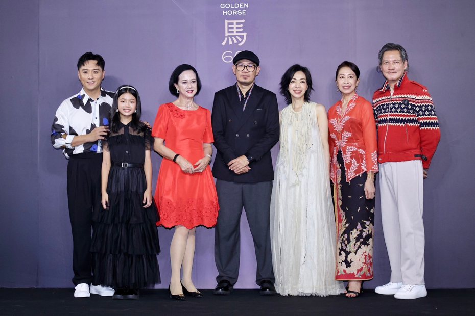 「五月雪」是开幕片之一，主要演员万芳(右三)、郑人硕(左一)出席活动。记者李政龙／摄影