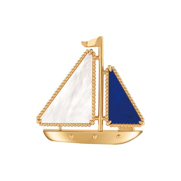 Lucky Summer Boat胸針，18K⿈⾦鑲嵌青⾦⽯、⽩⾊珍珠母⾙，24萬1,000元。圖／梵克雅寶提供