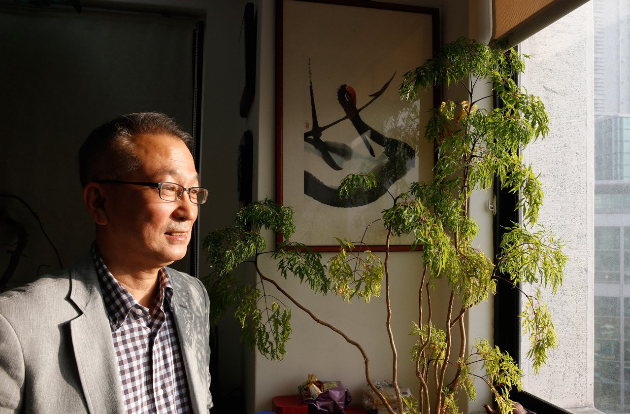 抗癌超過十年的台北醫學大學公共衛生系教授韓柏檉。記者鄭超文／攝影