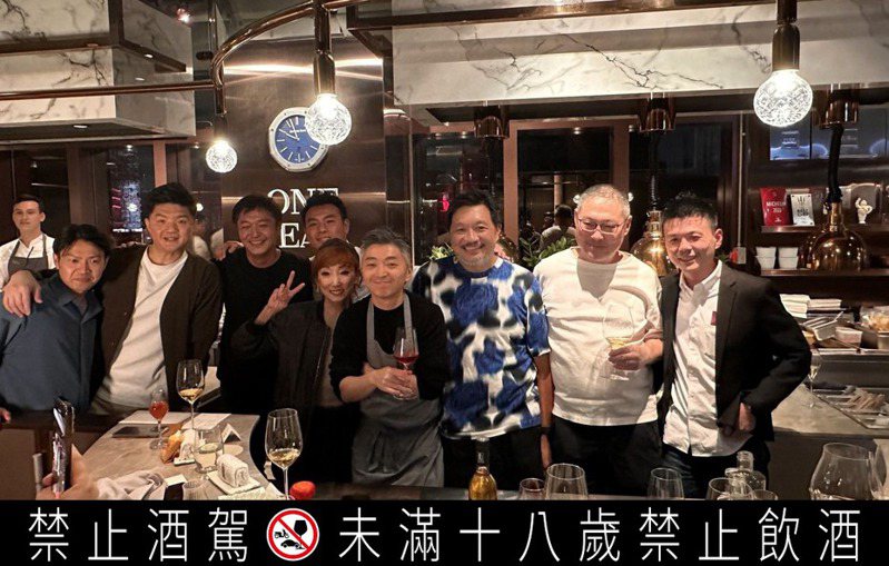 聯彈餐會在香港四家聲名卓著的餐廳舉辦，名廚與美食家齊聚一堂，籌備數月的時間心力資源，只求一期一會的真摯交流。攝影／錢欽青  ※ 提醒您：禁止酒駕 飲酒過量有礙健康  