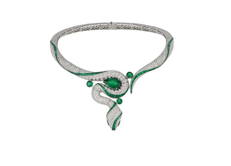 BVLGARI Serpenti系列Enchanted Emerald Serpenti頂級祖母綠與鑽石項鍊。圖／寶格麗提供
