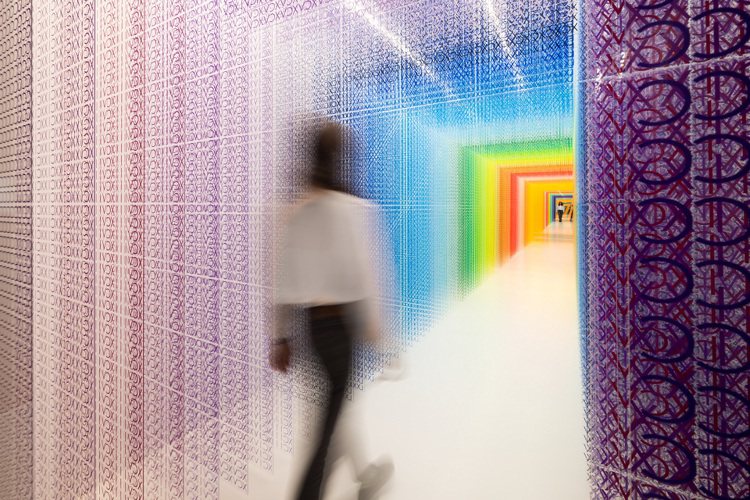 建築師、藝術家兼設計師Emmanuelle Moureaux的創作《100 colors no.50 Serpenti》。圖／寶格麗提供