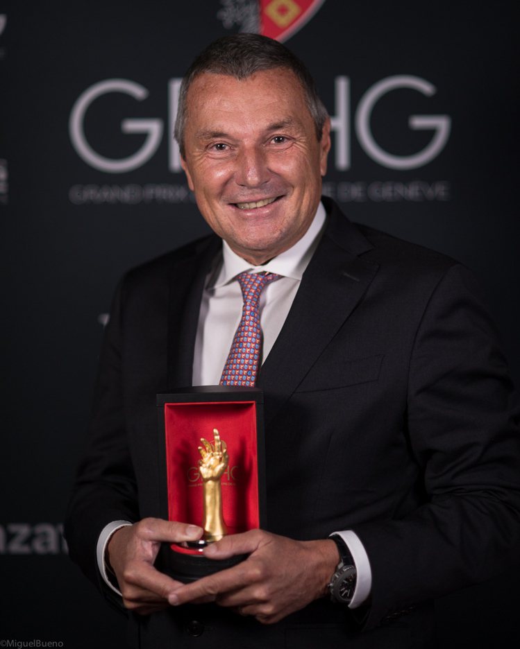 寶格麗全球總裁Jean-Christophe Babin於2023日內瓦鐘表大賞頒獎典禮，獲頒最佳珠寶腕表獎。圖／寶格麗提供