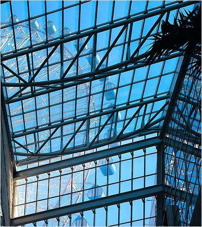 Low-E複層玻璃天窗及帷幕，讓玻璃同時兼具採光、隔熱及節能。  台灣玻璃/提供