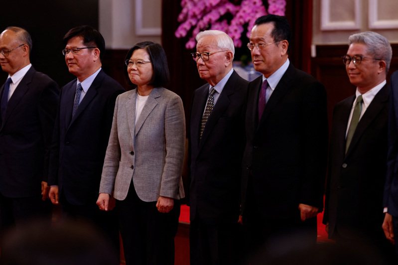 張忠謀（中）本周將第7度代表台灣參加APEC峰會。路透