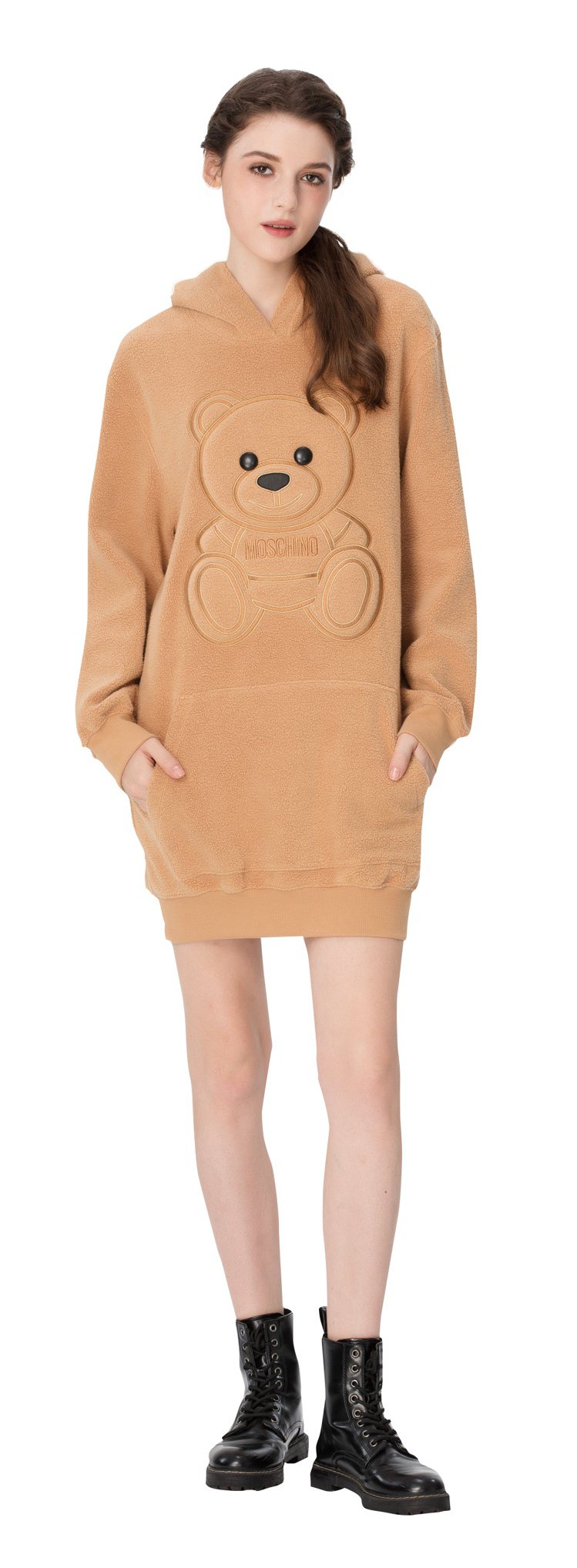 敦化館MOSCHINO泰迪熊絨毛洋裝售價4萬6300元。圖／遠東SOGO提供