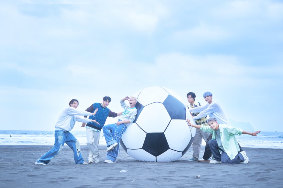 男团Ozone为首档实境团综「Ozone夏日青春冒险」推出主题曲「陪你Sha La La」。图／索尼音乐提供