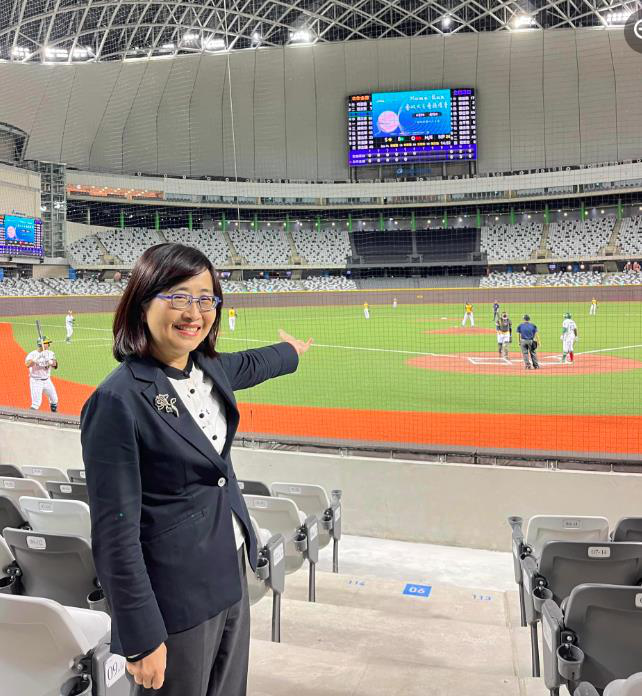 北市副市長林奕華今天也到台北大巨蛋進行賽前場地確認。圖／引用自林奕華臉書