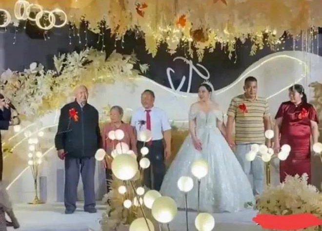 中國江蘇一家公司舉辦了一場「豪華婚禮」，這場婚禮引起了廣泛的關注。圖／取自陸媒網易