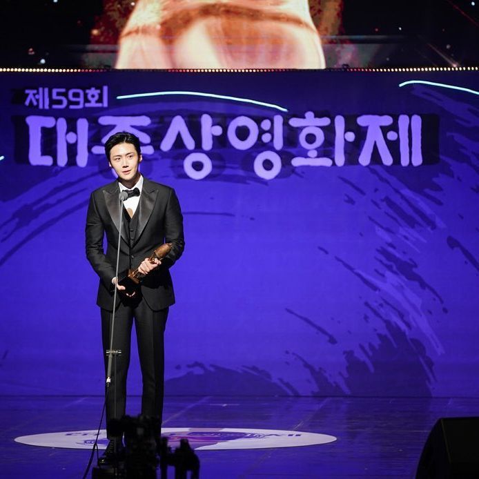 金宣虎以電影《貴公子》拿下第59屆大鐘獎最佳男新人獎。 圖／截自IG／seonho__kim