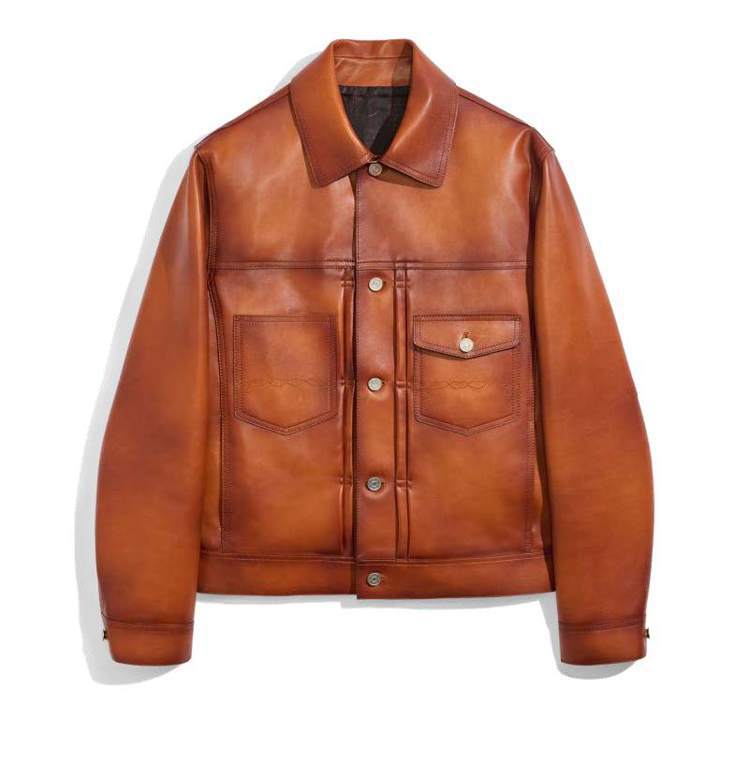 Berluti Patina古法染色皮革單寧外套，24萬3,000元。圖／Berluti提供