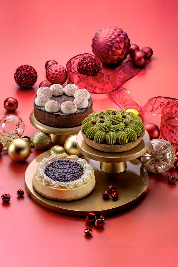 MOLINO手工義大利麵工場開放預購2023耶誕跨年蛋糕，有香榭藍莓起司、抹茶紅豆塔、巧克力餅乾蛋糕等三種口味，特價1100元。圖／大江購物中心提供
