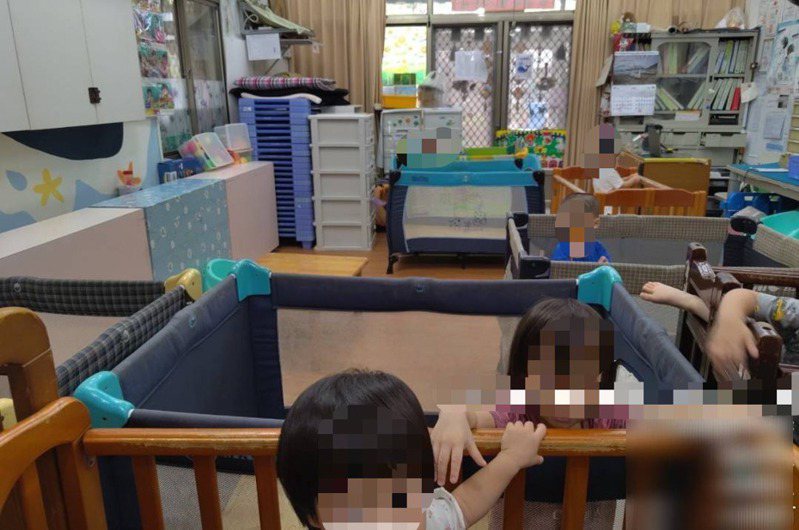 台南市某托嬰中心被踢爆涉將幼童關在狹窄遊戲床，市府表示已終止這間的準公共化資格。圖／南市議員方一峰提供