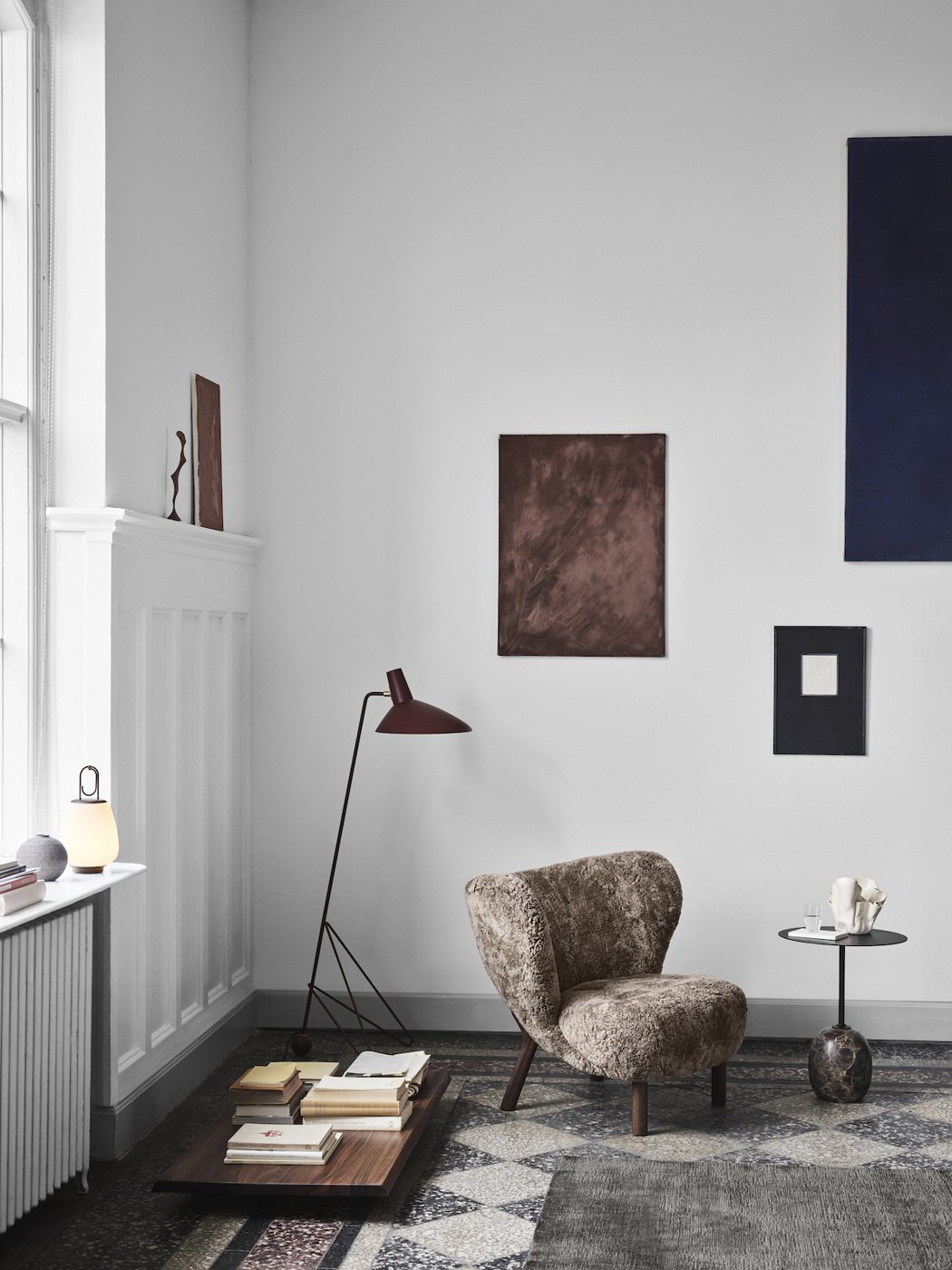 丹麥&Tradition串連多重材質，運用深沉濃郁的棕色，搭配出質感空間。 圖／...
