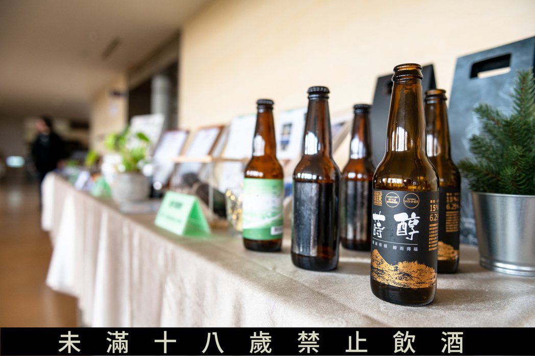 長榮大學精釀發酵研究中心研發的世界冠軍啤酒「蒔醇」，榮登2023日本國際亞洲展。...