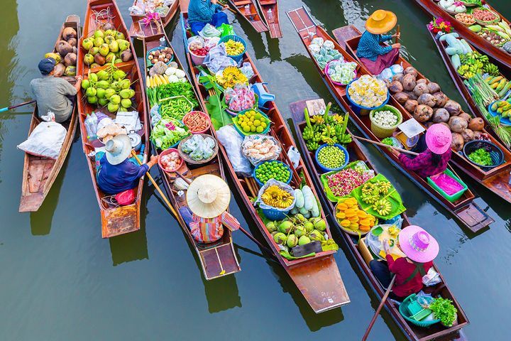曼谷匯集眾多人文薈萃的文化景點，水上市場就是必訪景點。　圖：易遊網／提供