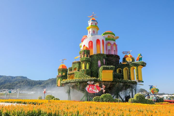 台中國際花毯節展區最大亮點「漂浮花都」城堡。　圖：台中市政府觀光旅遊局／提供