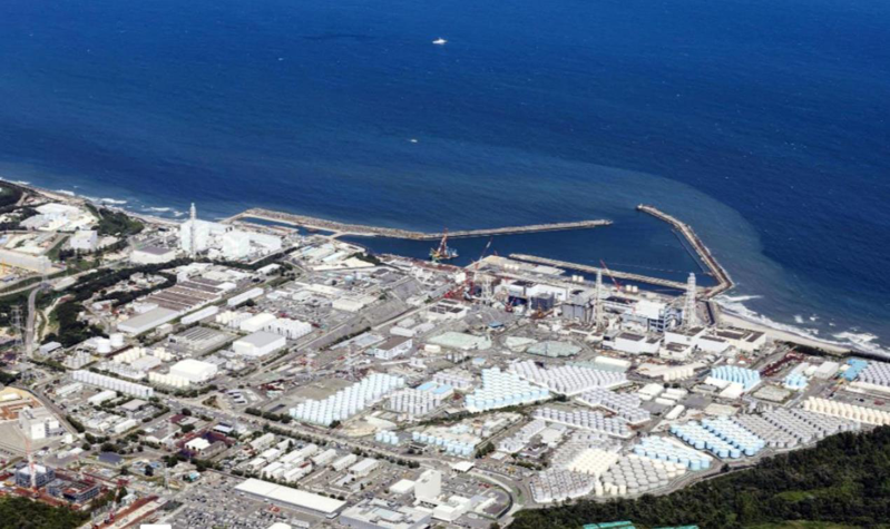 日本福島第一核電廠上月傳出有作業員遭輻射廢液噴濺到，造成2人送醫。路透