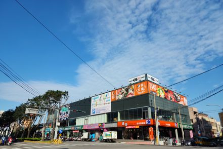 新竹市近香山區的經國路生活圈享有舊城區的生活機能便利性，又擁有蛋白區的親民房價。 信義／提供