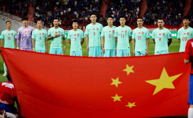 中國男足16日在世界盃足球資格賽以2：1踢贏泰國隊，使得泰國隊晉級機會渺茫。路透社