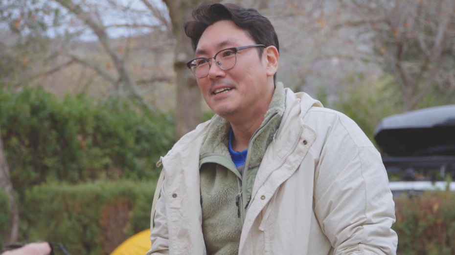 赵震雄演出电视剧「信号」、电影「暗杀」被誉为韩国国民影帝。图／摘自脸书