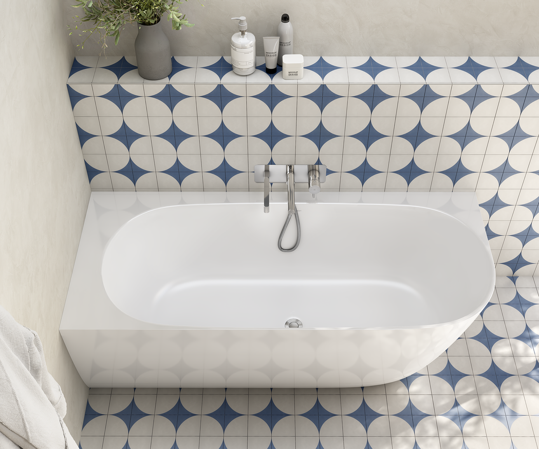 Lussari浴缸牆角式設計，浴缸檯面特別加寬，方便使用。 圖／楠弘集團提供