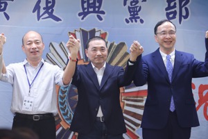 國民黨主席朱立倫（右）、國民黨總統參選人侯友宜（中）、高雄市前市長韓國瑜（左）。圖／聯合報系資料照片