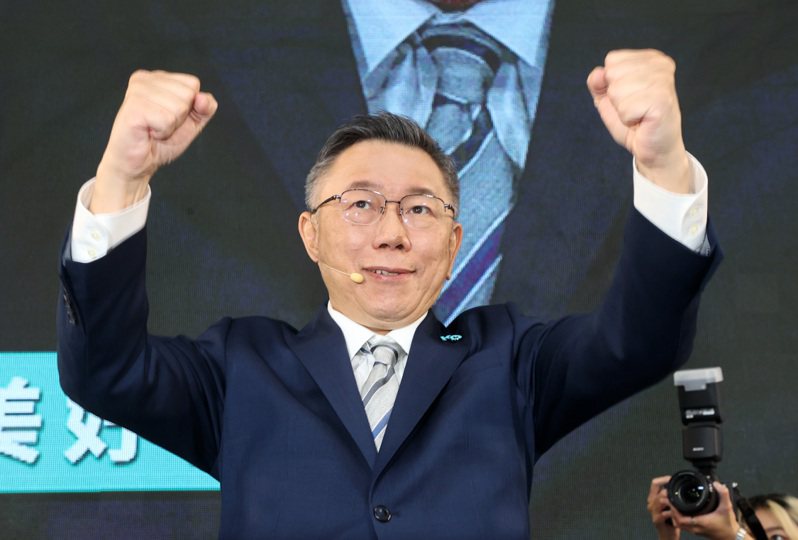 民眾黨總統參選人柯文哲前天表示，「我會繼續用台灣民眾黨總統候選人身分拚戰到底」。記者胡經周／攝影