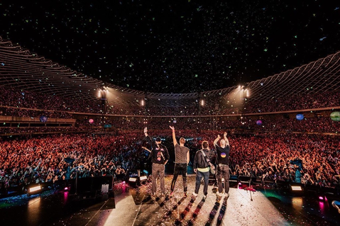 Coldplay連兩日演唱會創下的16萬人潮，也已打破今年3月BLACKPINK...