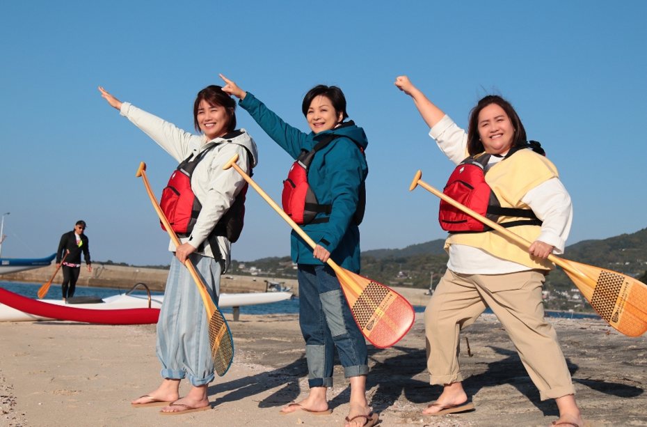 锺欣凌（右起）、杨贵媚、严艺文齐赴熊本挑战自我。图／桂田文化艺术基金会提供
