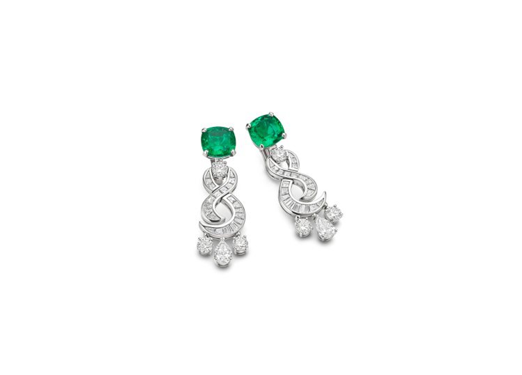BVLGARI Mediterranea系列Infinite Emeralds頂級祖母綠與鑽石耳環。圖／寶格麗提供