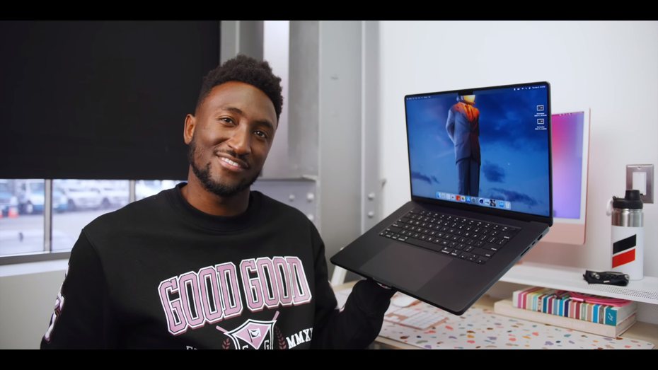 外國知名3C科技YouTuber Marques Brownlee(MKBHD)體驗全新16吋MacBook Pro with M3 Max晶片（翻攝自Marques Brownlee的Youtube頻道）