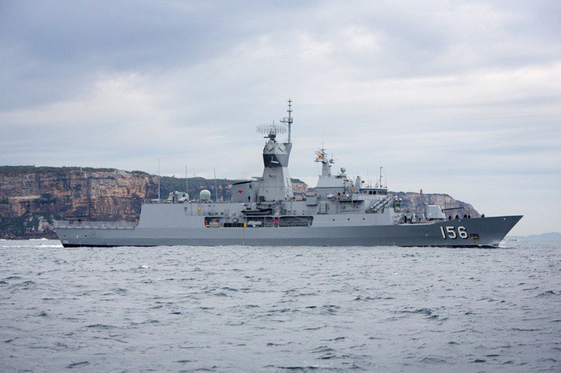 澳洲政府指控解放軍驅逐艦「不安全、不專業」的逼近澳洲軍艦，使澳洲潛水員受傷。圖為澳洲海軍遠程護衛艦「圖文巴號」。（取自澳洲皇家海軍官網）