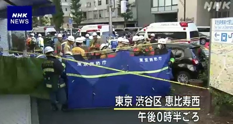 日本東京都澀谷區的惠比壽今天發生汽車衝撞護欄意外，造成4名行人與駕駛受傷。肇事的80歲男性以現行犯遭到逮捕。圖／取自X(@nhk_news)