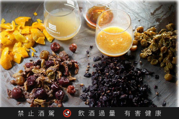 由土生土長和三麥協作的「Rewine台灣水果皮給酒釀造計畫」，將發表饒富客家莊元素的「甕釀酸桔皮給酒」。圖／喝自然提供    ※ 提醒您：禁止酒駕 飲酒過量有礙健康  