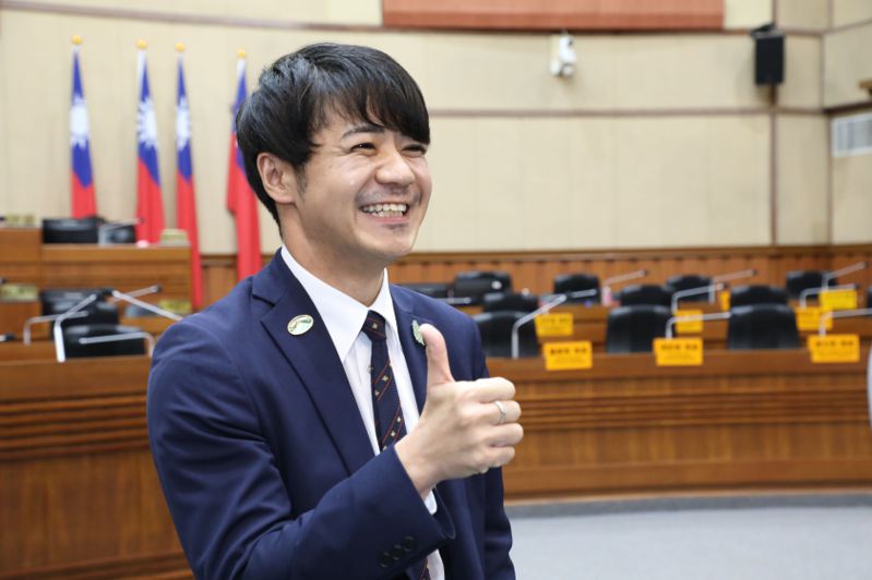 日本神戶市議員上畠寛弘在入境台灣海關時發生一件趣事，讓台日議員笑翻天。圖／基隆市議會提供