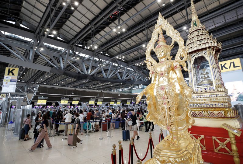 泰國機場宣布2024年4月1日起，旗下6座機場乘客服務費將調高30泰銖，現行國際航班出境稅將從700泰銖漲到730泰銖。歐新社