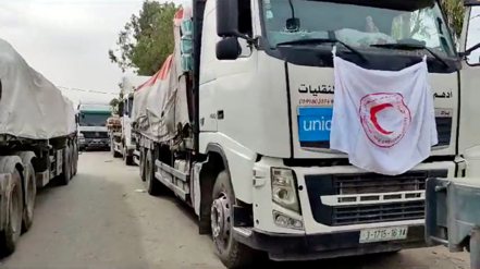 聯合國25日表示，61輛救援卡車進入北加薩，提供糧食、飲用水等補給物和醫療用品，這是10月7日爆發以巴衝突至今，進入北加薩規模最大的物資運送車隊。路透