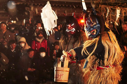 日本秋田縣「生剝鬼柴燈祭」是陸奧武大雪祭之一，為男鹿冬季代表性慶典。秋田縣府/提供