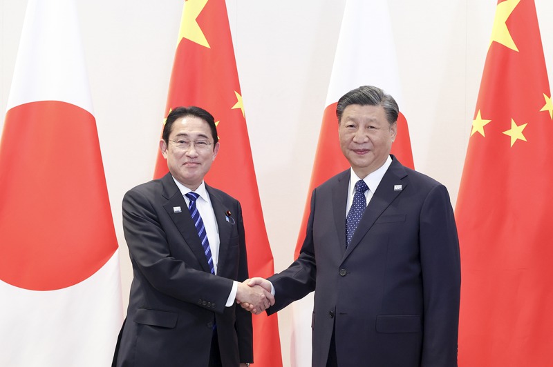當地時間11月16日下午，中國大陸國家主席習近平（右）在舊金山會見日本首相岸田文雄（左），但跟拜習會比起來，北京的重視程度有差別。新華社