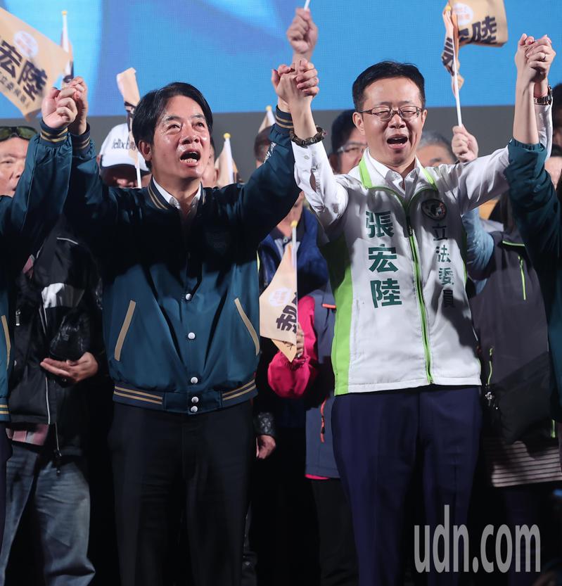 民進黨總統參選人賴清德（左）今天出席立委參選人張宏陸（右）競總成立大會，賴清德表示台灣的民主自由一直在世界被肯定，如果民眾繼續守護台灣，才會有更好的未來。記者葉信菉／攝影