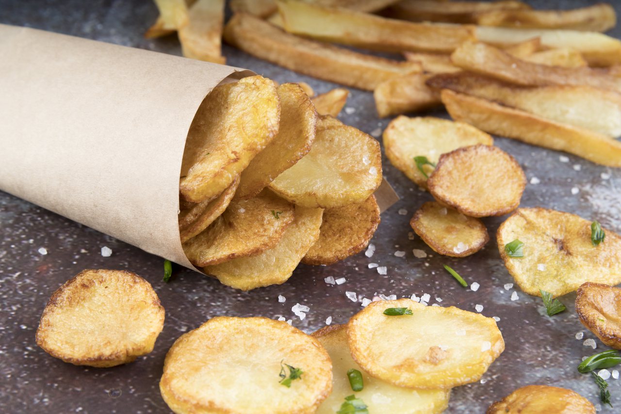許多人都有用微波爐煮一整顆馬鈴薯的經驗，但薯片呢？或許有些人不知道，可以在短短15分鐘內做出美味、香脆的微波爐薯片。