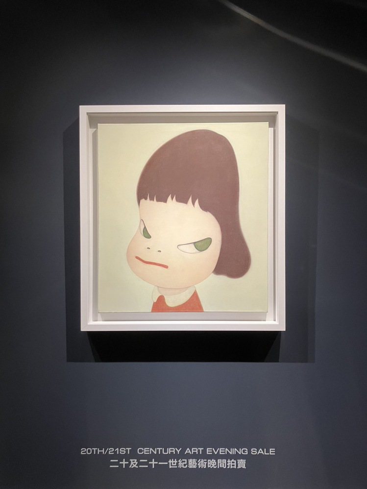 奈良美智 (1959 年生)，《搗蛋理髮師》，壓克力畫布，100 x 90公分，2000年作，估價5,500萬港元起。記者孫曼／攝影