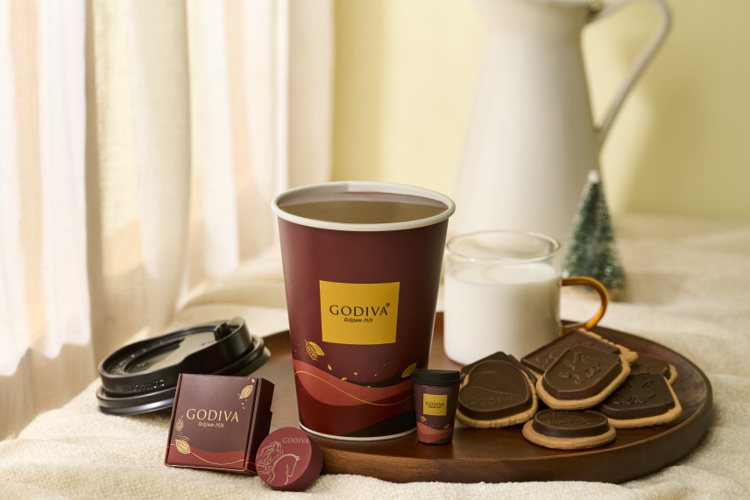 7-ELEVEN CITY CAFE再度攜手比利時皇室御用巧克力品牌GODIVA推出冬季限定飲品「GODIVA迦納熱巧克力」，售價99元，限量50萬杯，售完為止。圖／7-ELEVEN提供