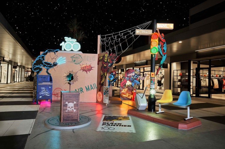 MITSUI OUTLET PARK台中港迪士尼主題燈飾造景「英雄集結」。圖／M...