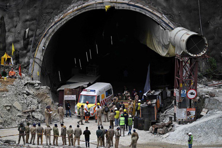 坍塌的Silkyari隧道。