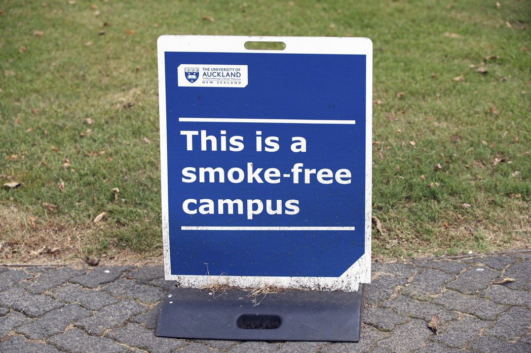 紐西蘭吸菸人口僅約10%上下，上一屆政府更企圖推行禁菸令持續降低吸菸人口，但新上...
