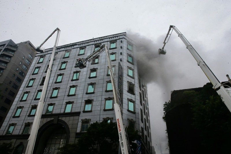 2020年4月26日台北錢櫃林森店KTV大火造成6死67傷。圖／聯合報系資料照片
